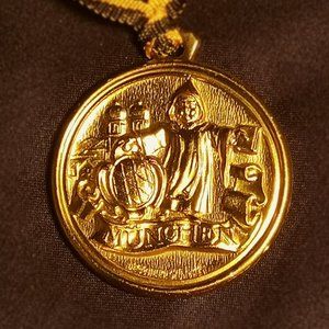 VINTAGE DESCHLER MUNCHEN MEDALLION IN PRISTINE CONDITION